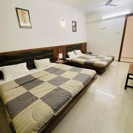 Hotel Shree Sai Shirdi Esterno foto